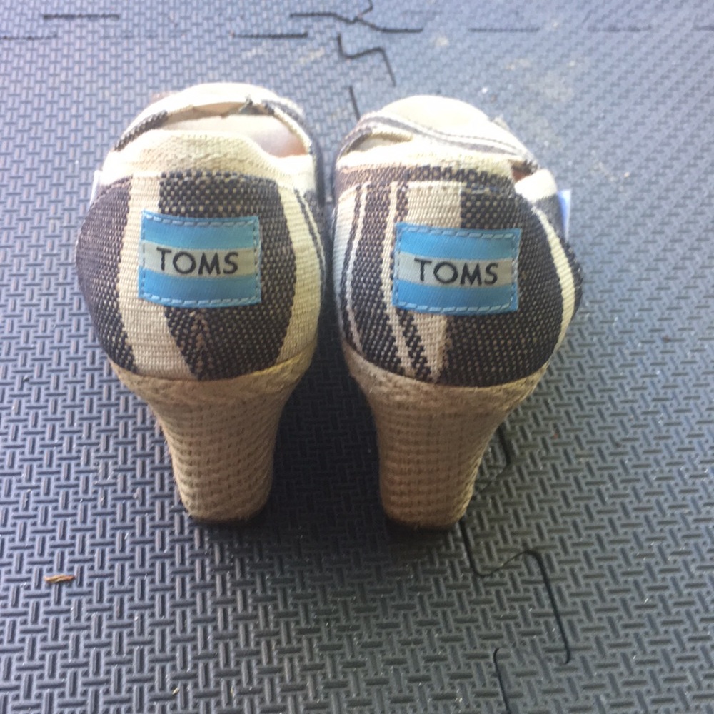 Toms Wedges size W6 - Picture 4 of 4